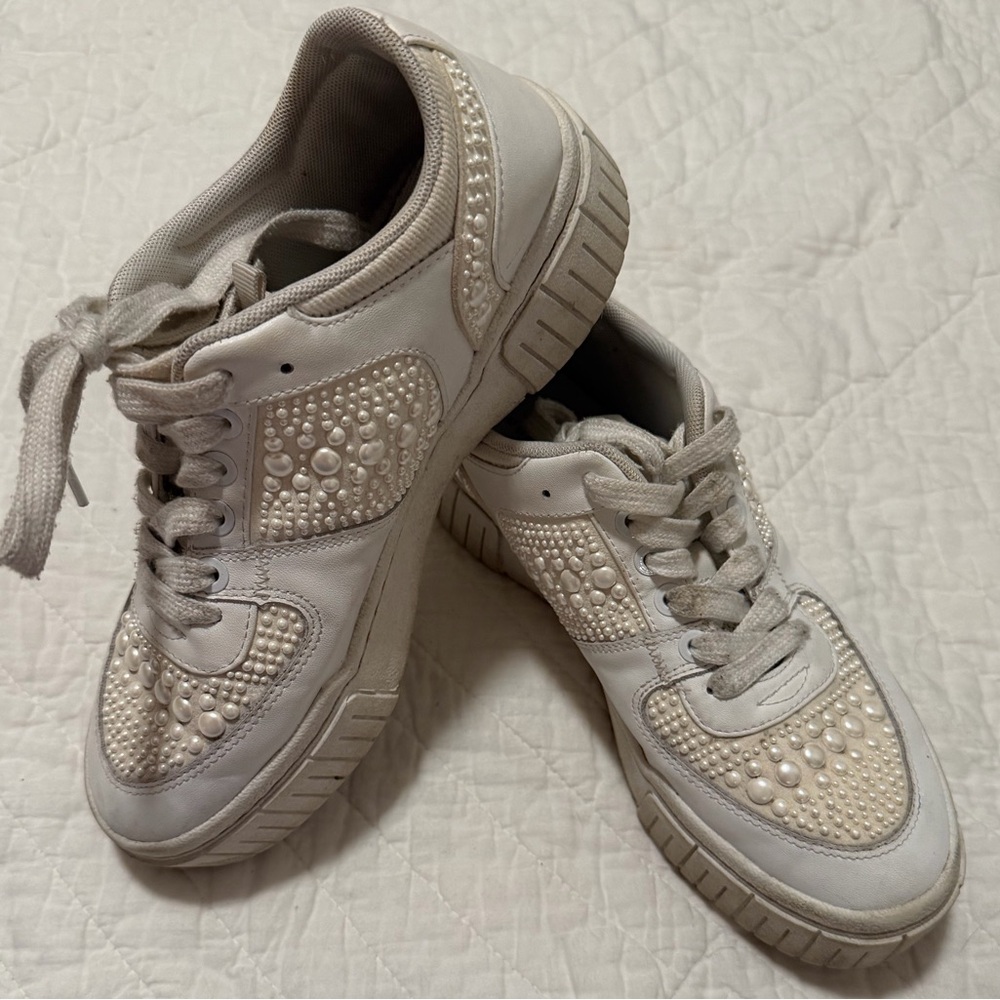 Elegant White Pearl-Embellished Women's Sneakers